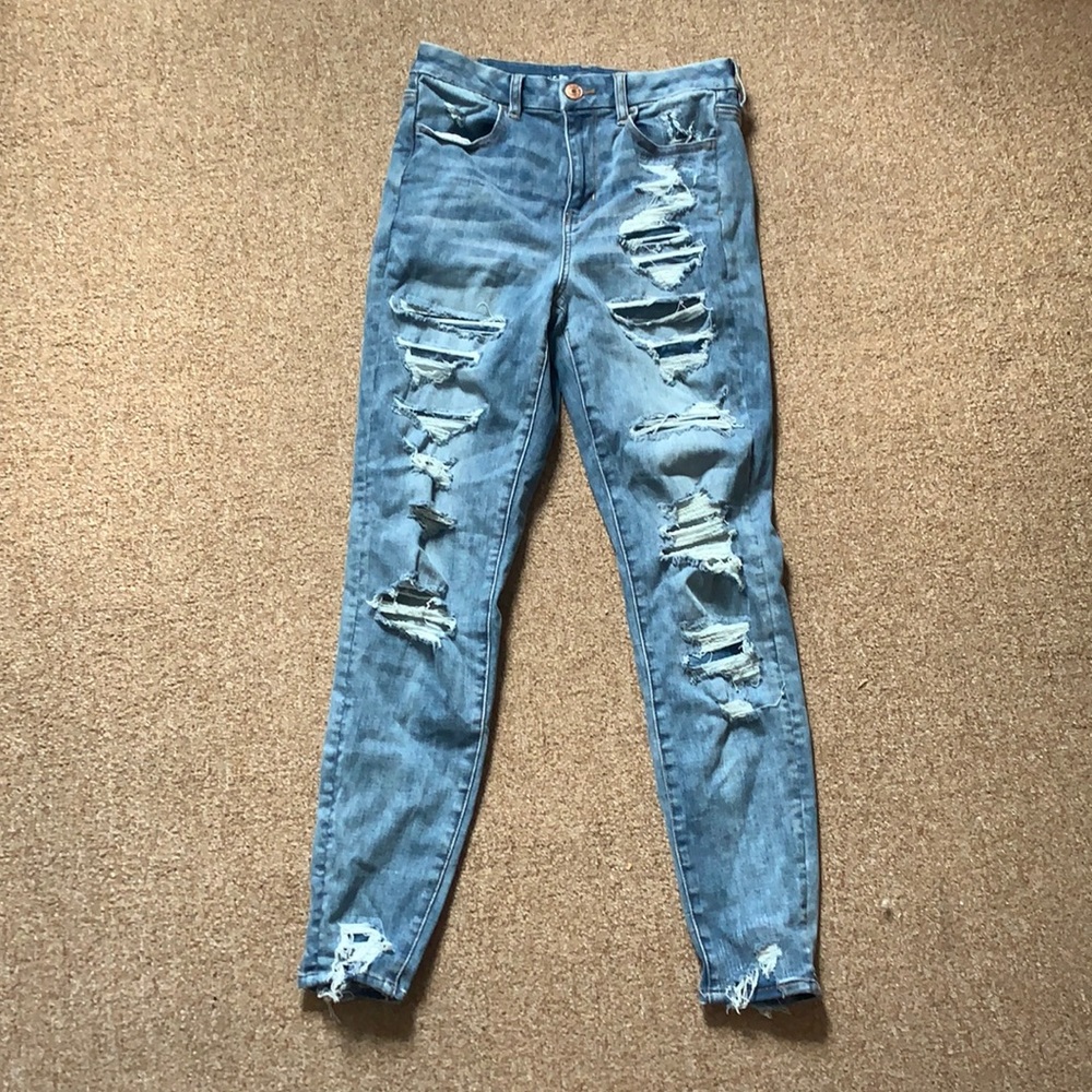 American Eagle stretchy skinny jeans with rips size 6